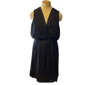 Robert Rodriguez Pleated Sleeveless V-Neck Cocktail Dress, Black, size 6